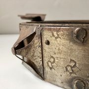 Cendrier en fer forgé et bois art brutaliste XXIIIème