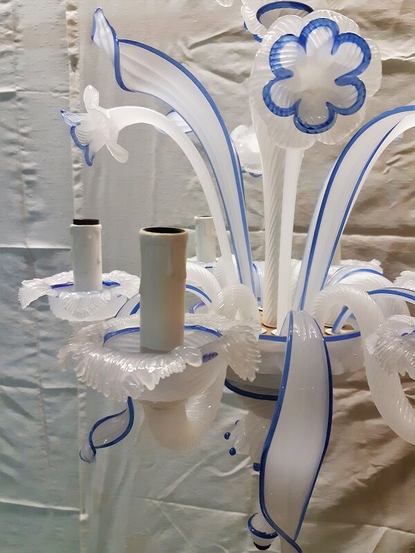 Murano chandelier in white Opaline with blue nets 6 full lights