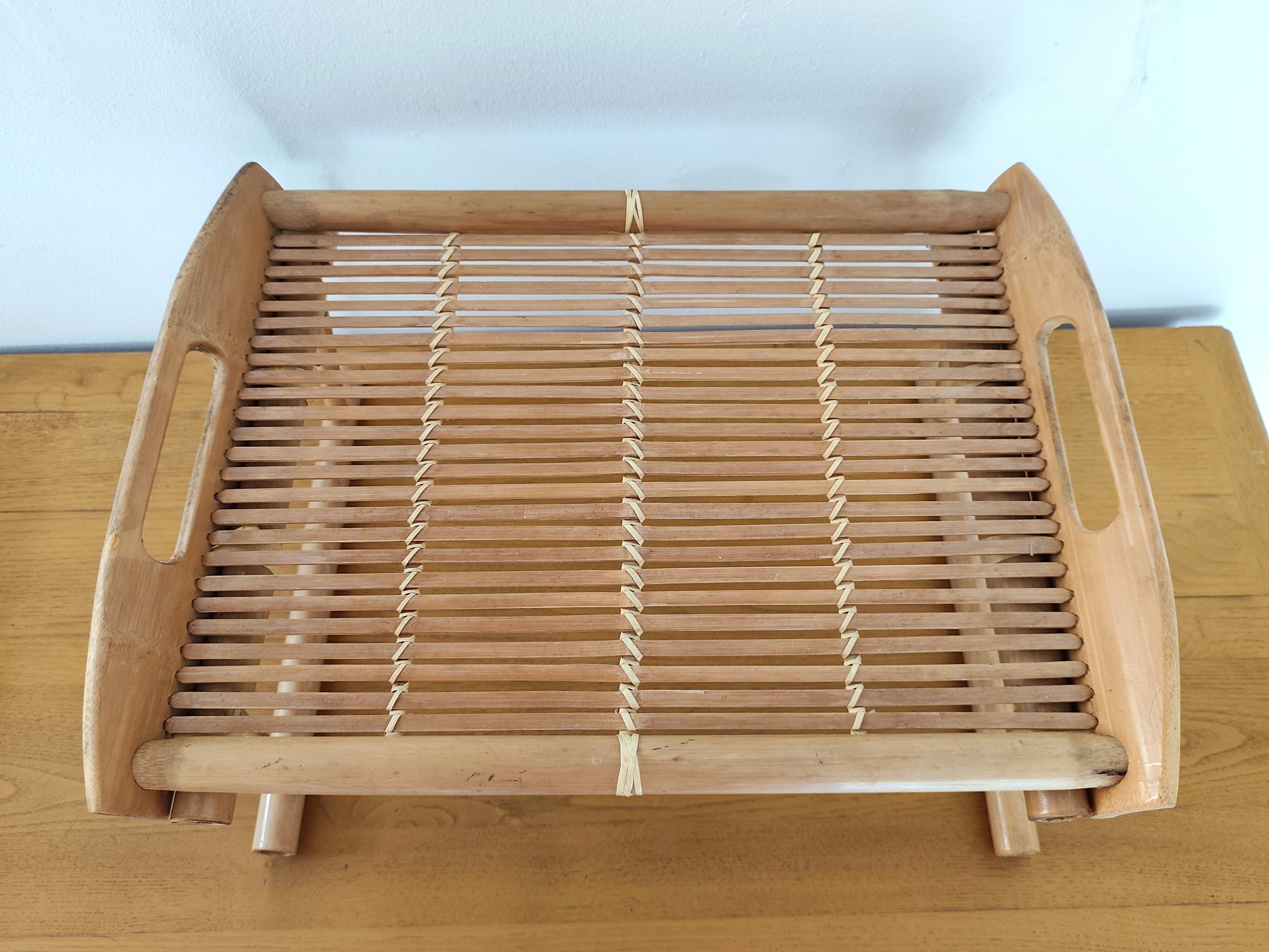 Folding bed tray