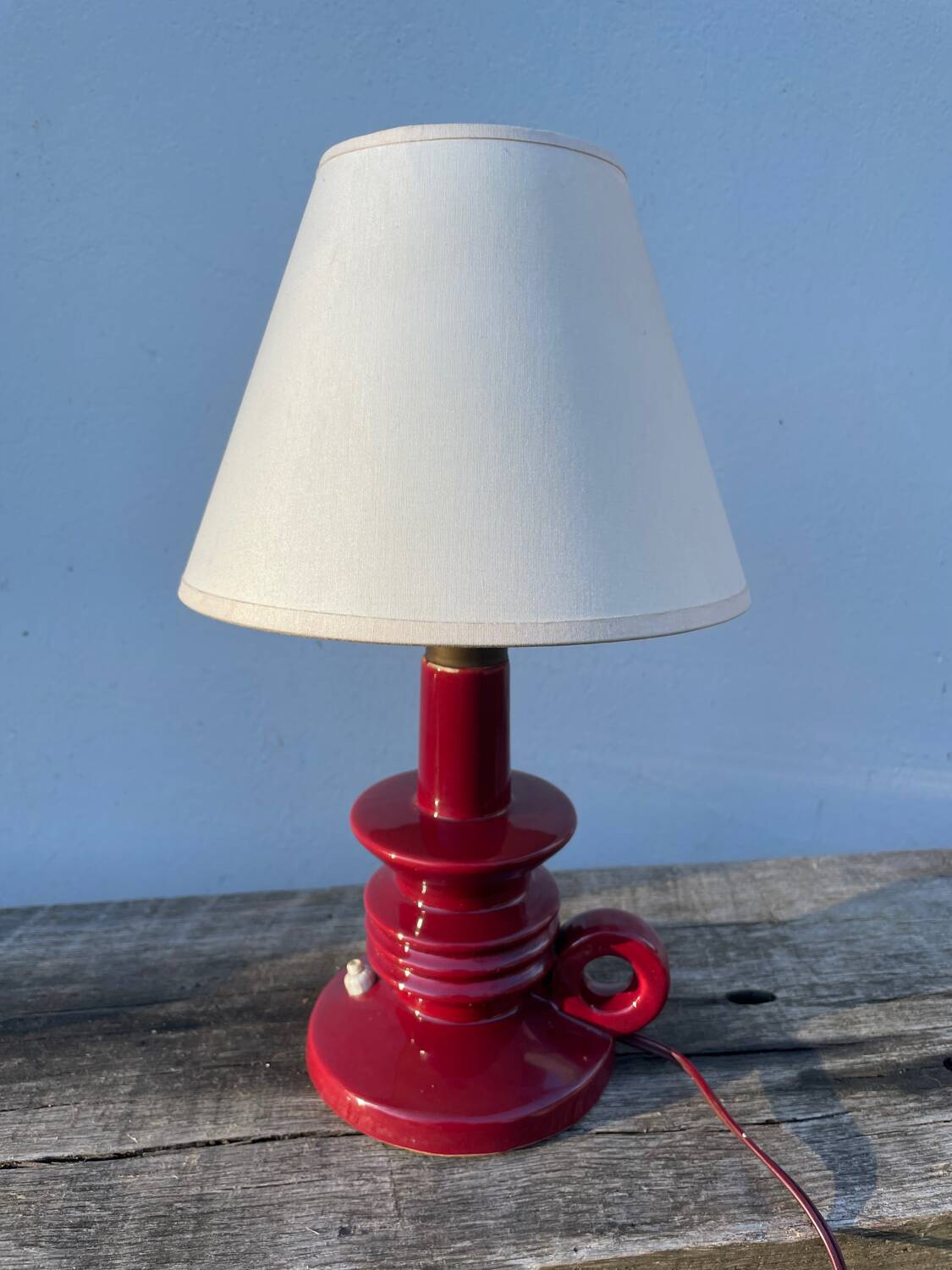 Burgundy ceramic lamp