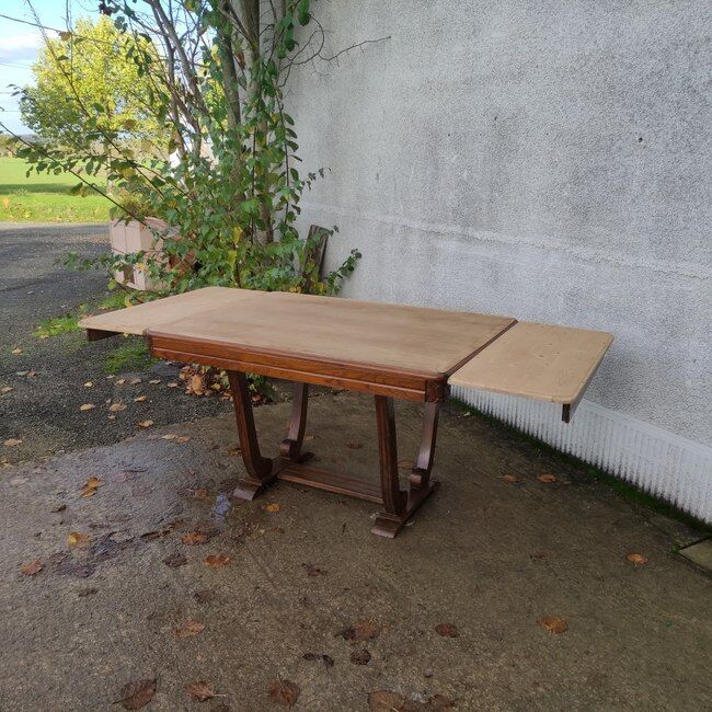 Table from the 30s with extensions