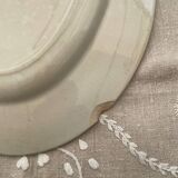 opaque porcelain dish from Gien (Montigny model)