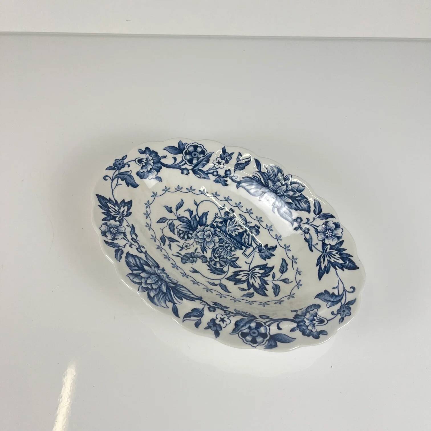 Small oval dish Ridgway model "Pagoda", Staffordshire, England, 1980.