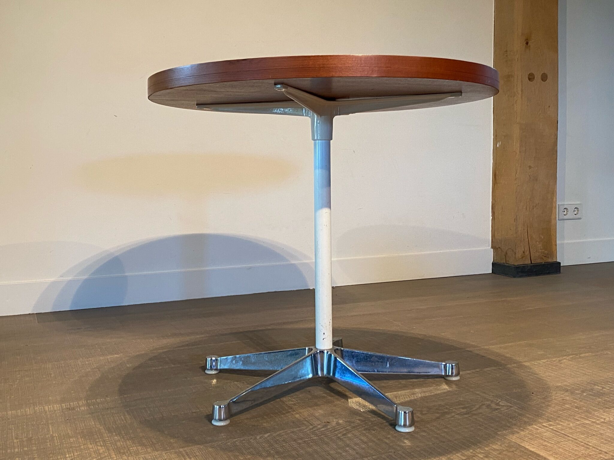 Early Round Dining teak table By Ray and Charles Eames for Herman Miller, 1950s