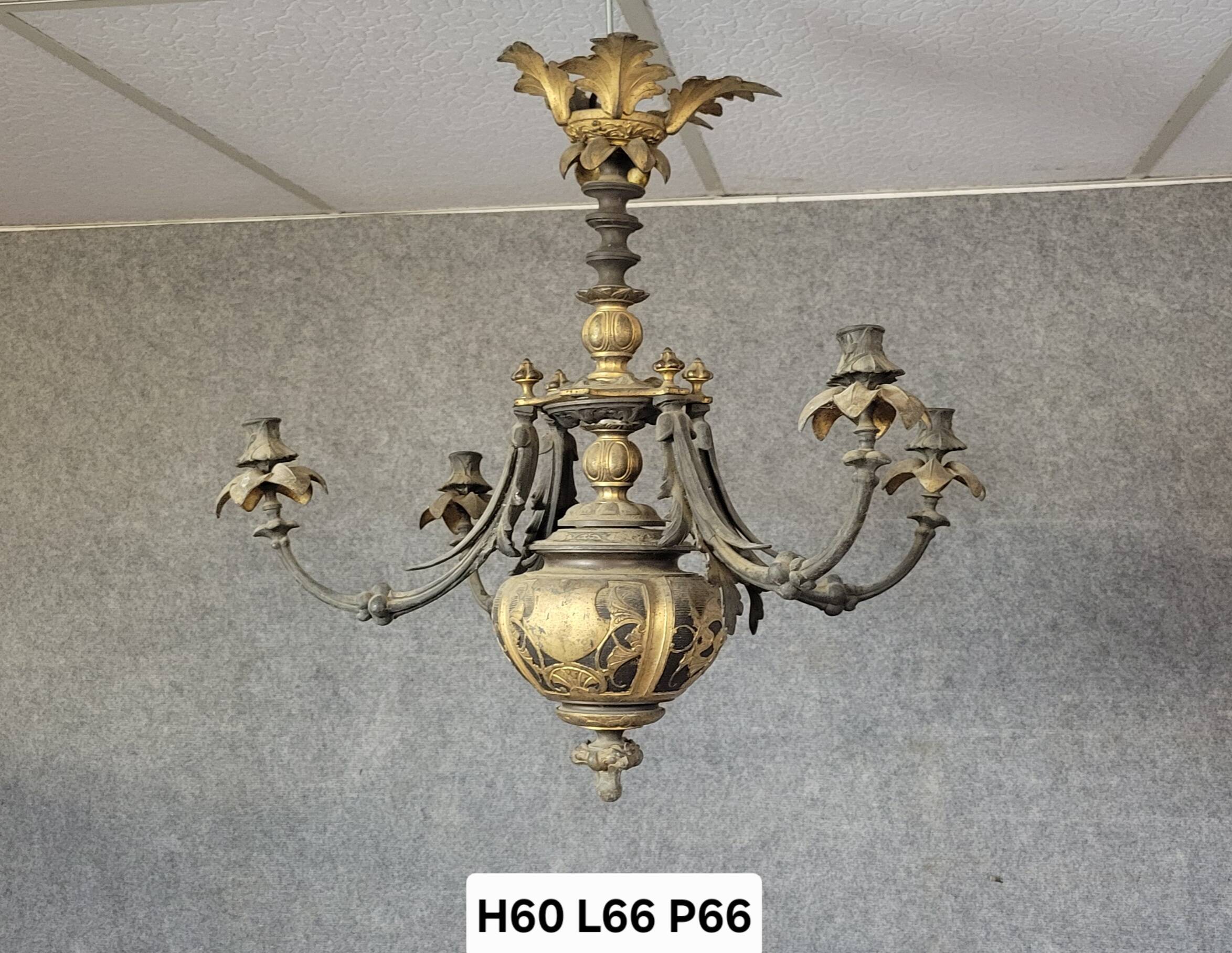 antique chandelier from the time of Napoleon III, dating from the second half of the 19th century