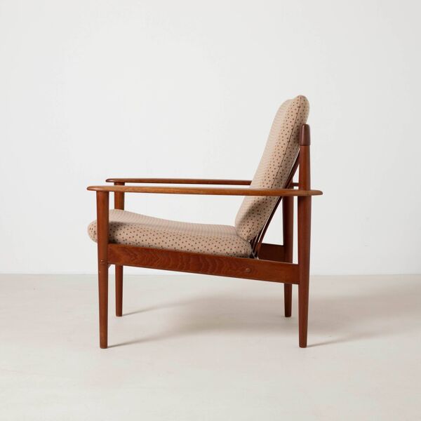 Fauteuil en teck danois par Grete Jalk pour Poul Jeppesen, années 1960.