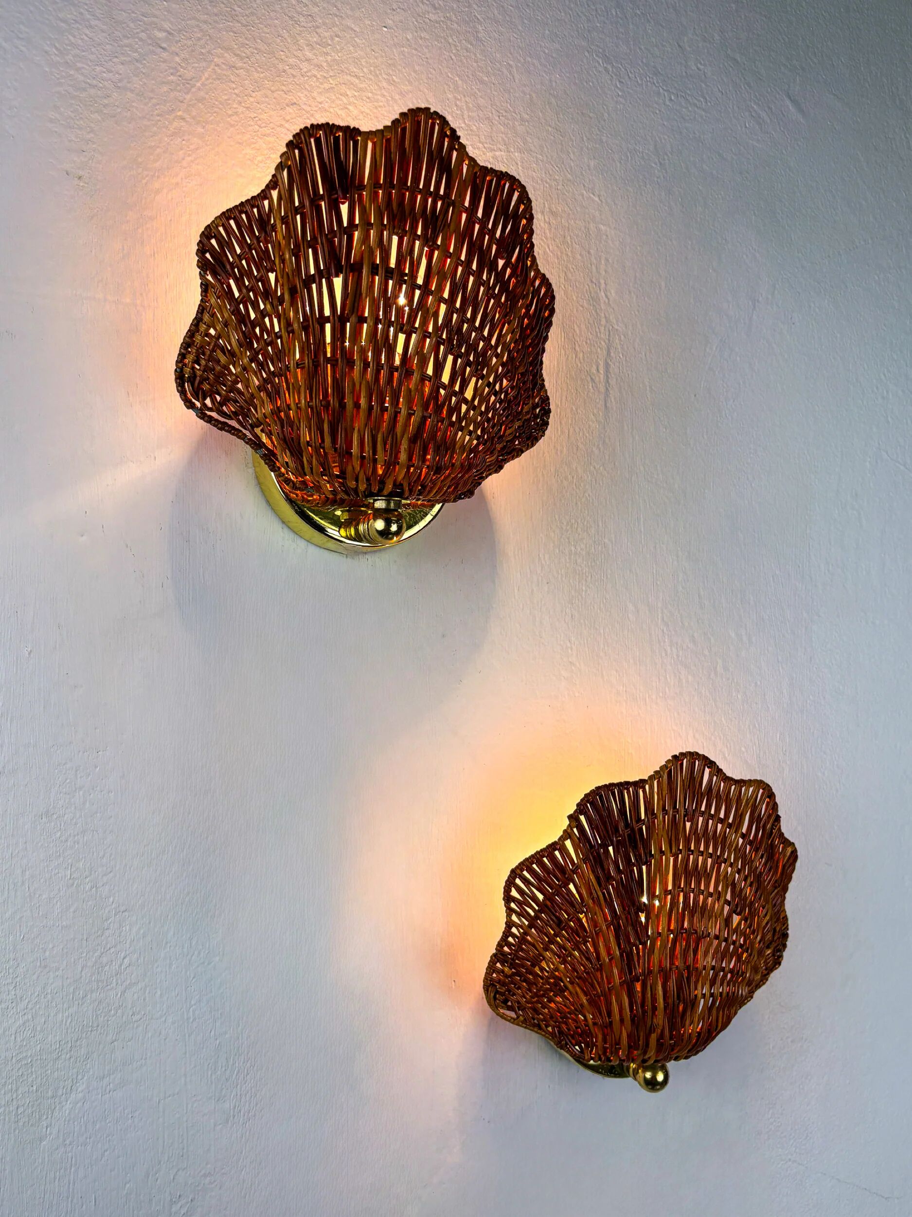 Pair of shell-shaped wicker wall sconces – rattan & brass, circa Italy 1970s