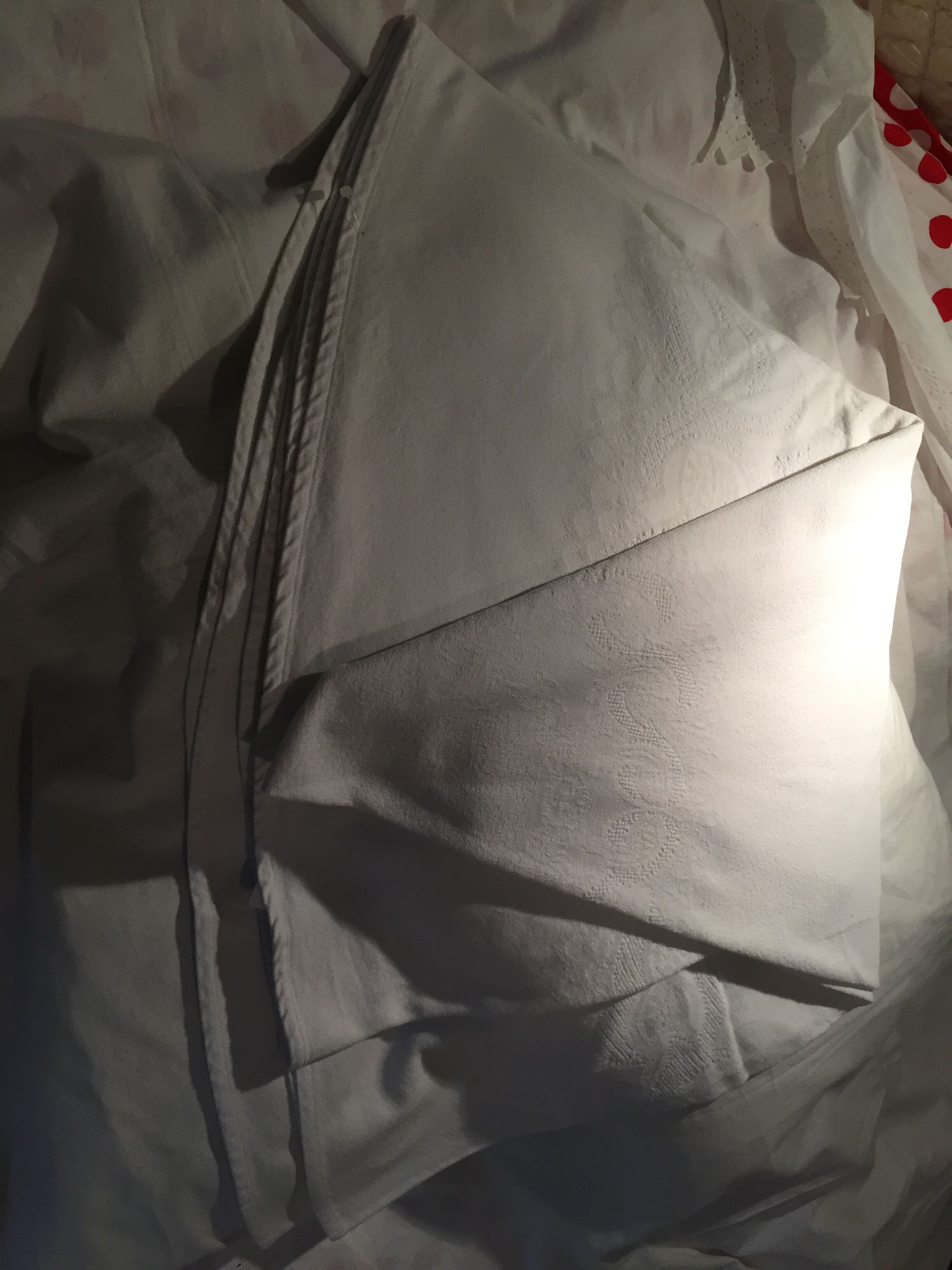 Damask tablecloth round