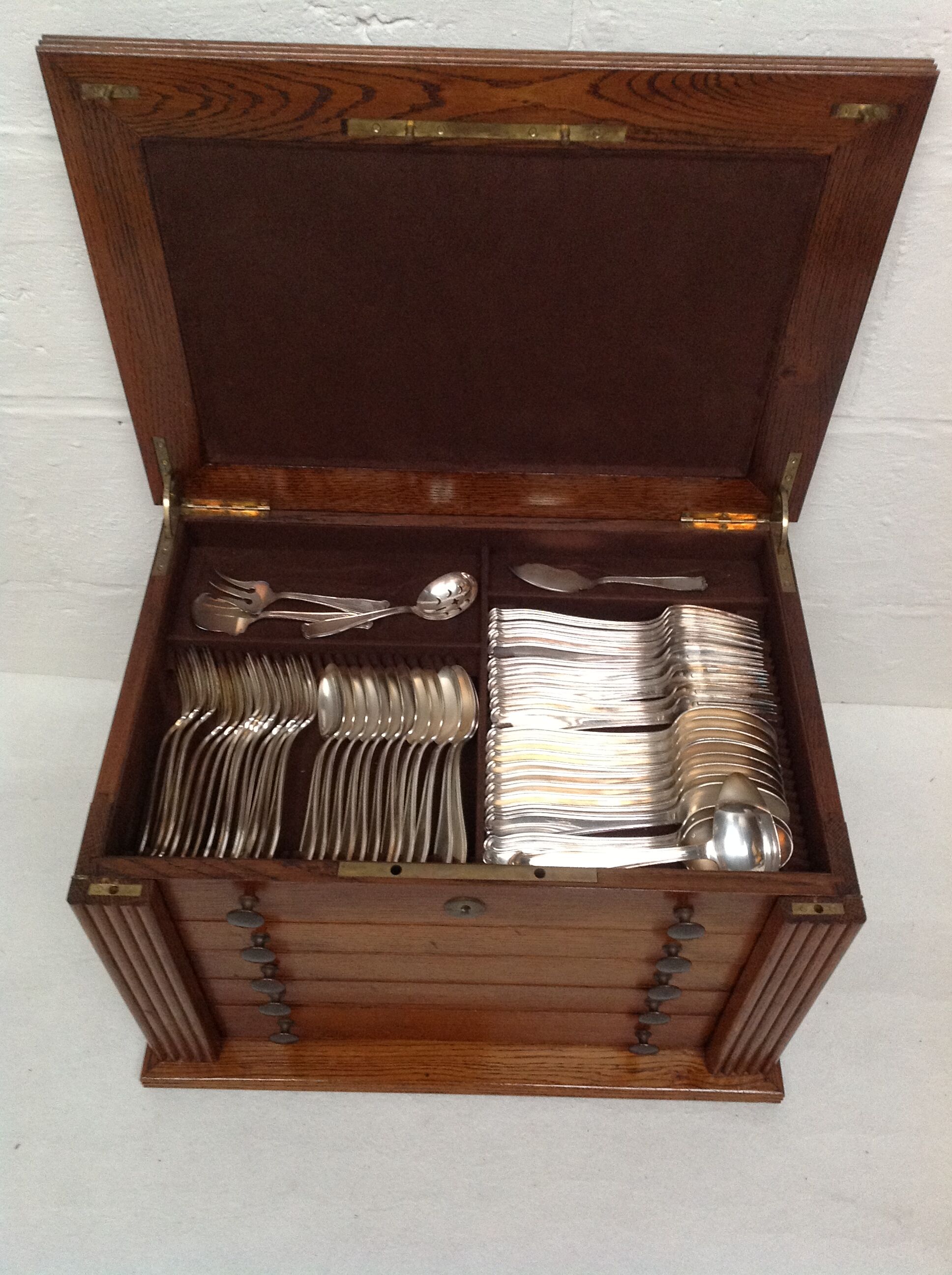 Ménagère Apollonox 186 pieces en métal argenté dans coffret bois