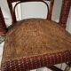 Ancienne chaise bistrot rotin rousseau avec plaque