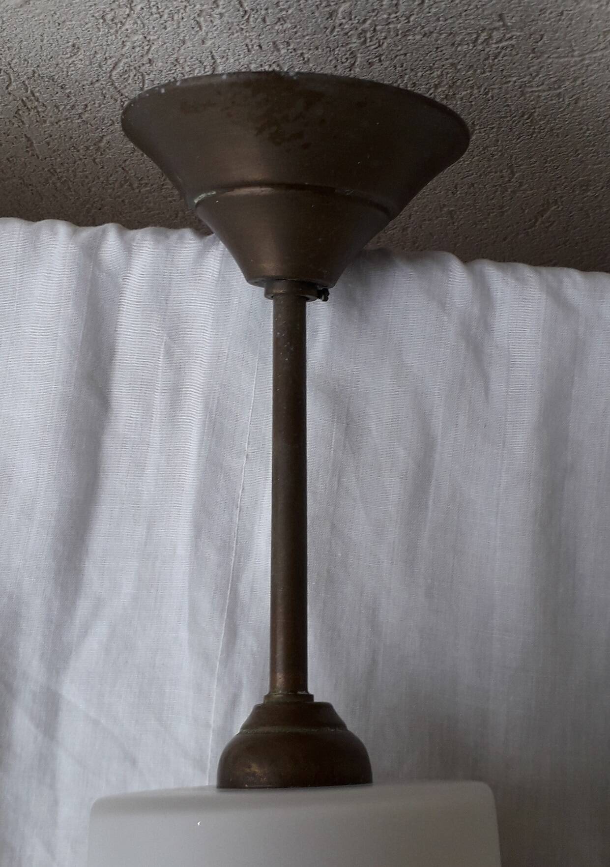 Opaline suspension