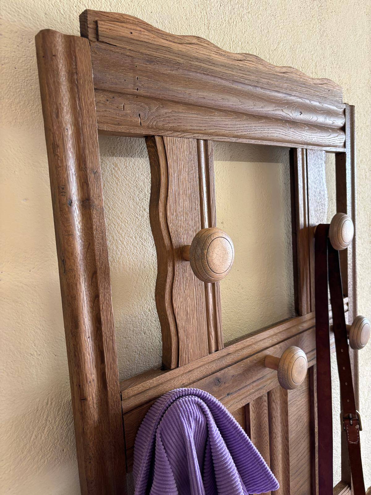 Wall-mounted coat rack in solid wood – Rustic / country chic style