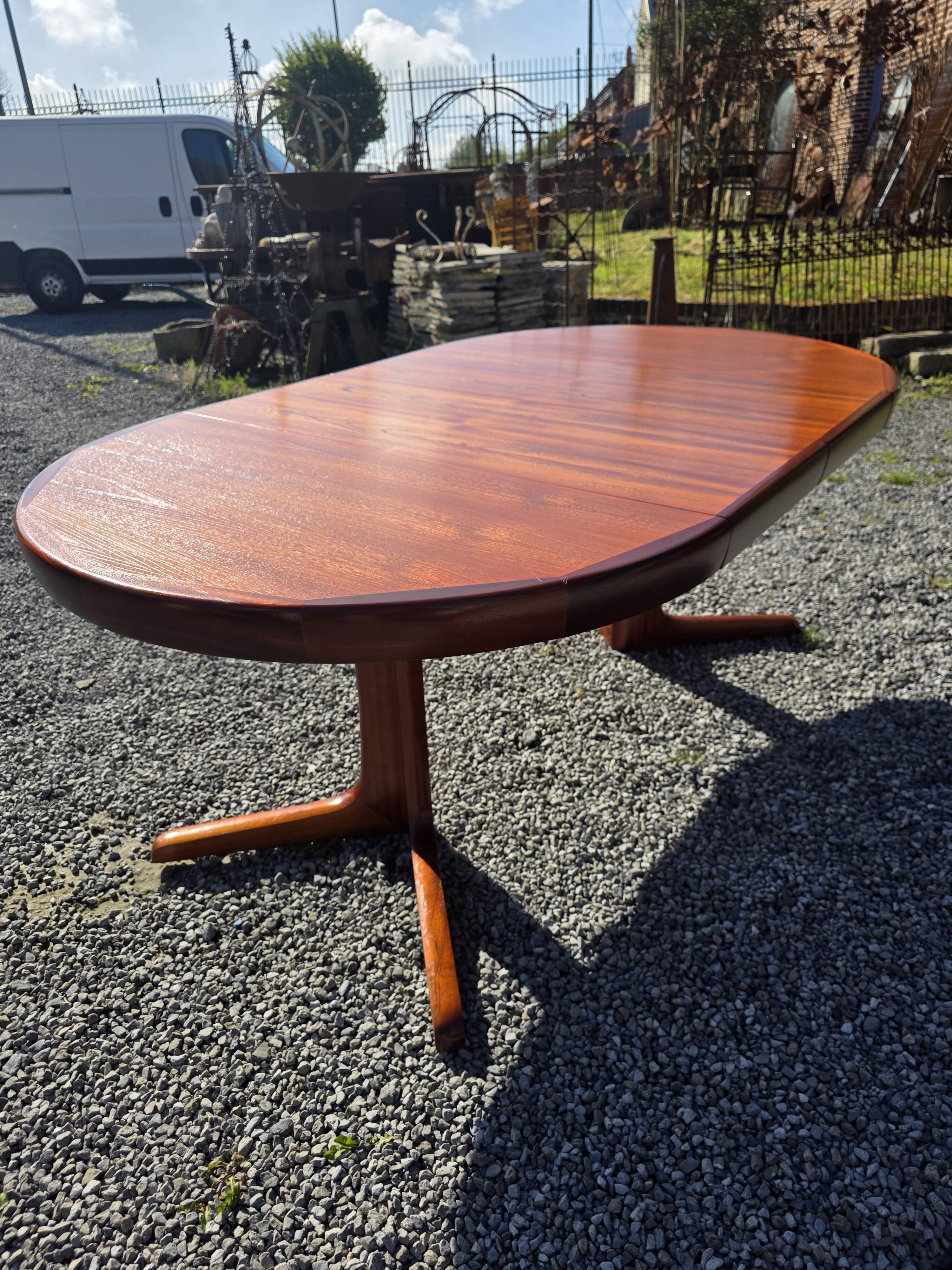 Baumann extendable table in teak from the 1960s.