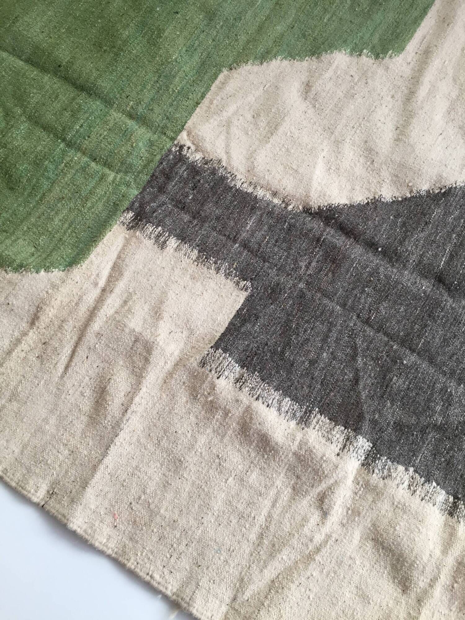 Tapis Kilim berbère marocain écru à aplats colorés 252x150cm