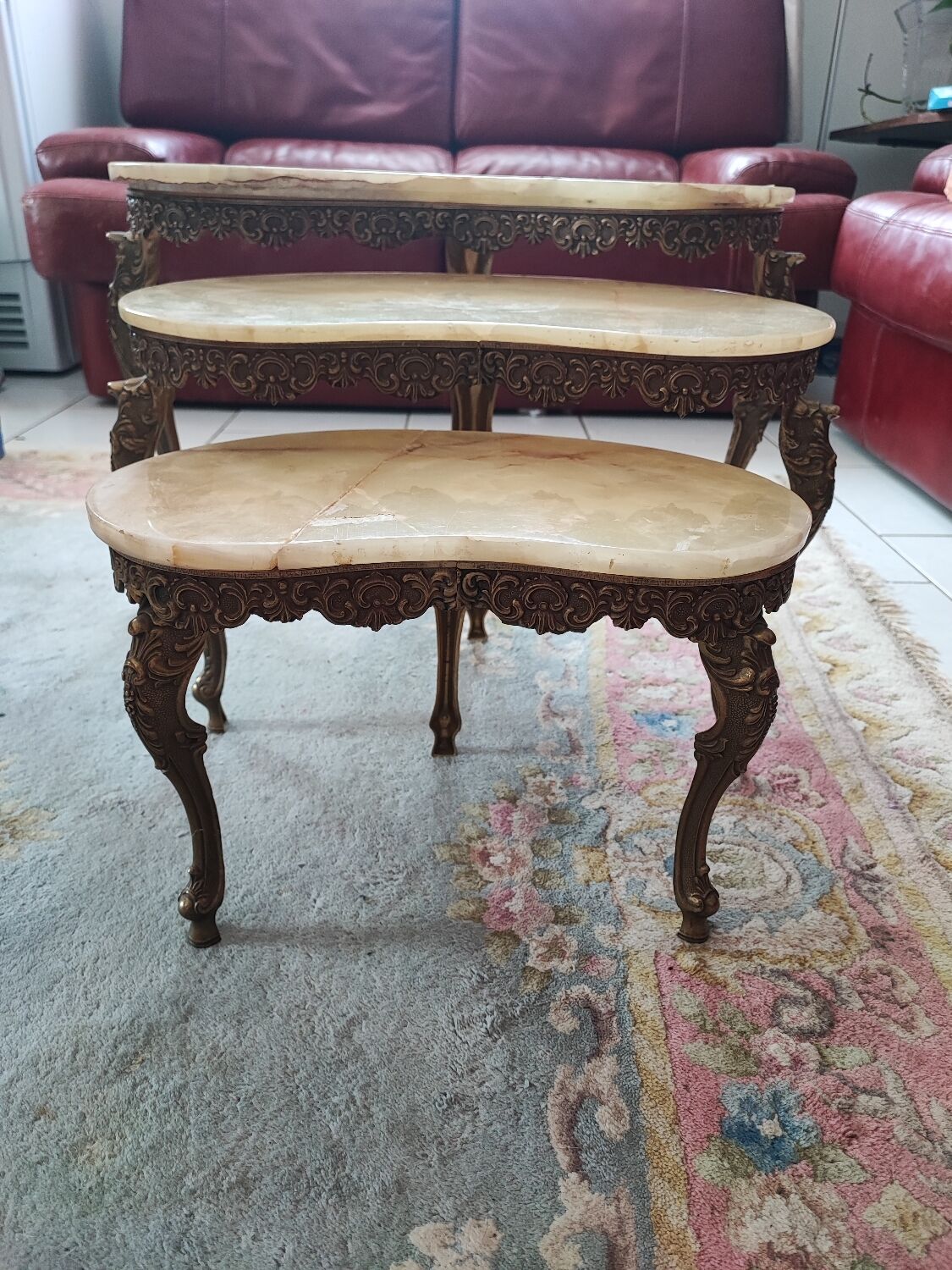 Kidney bean nesting tables