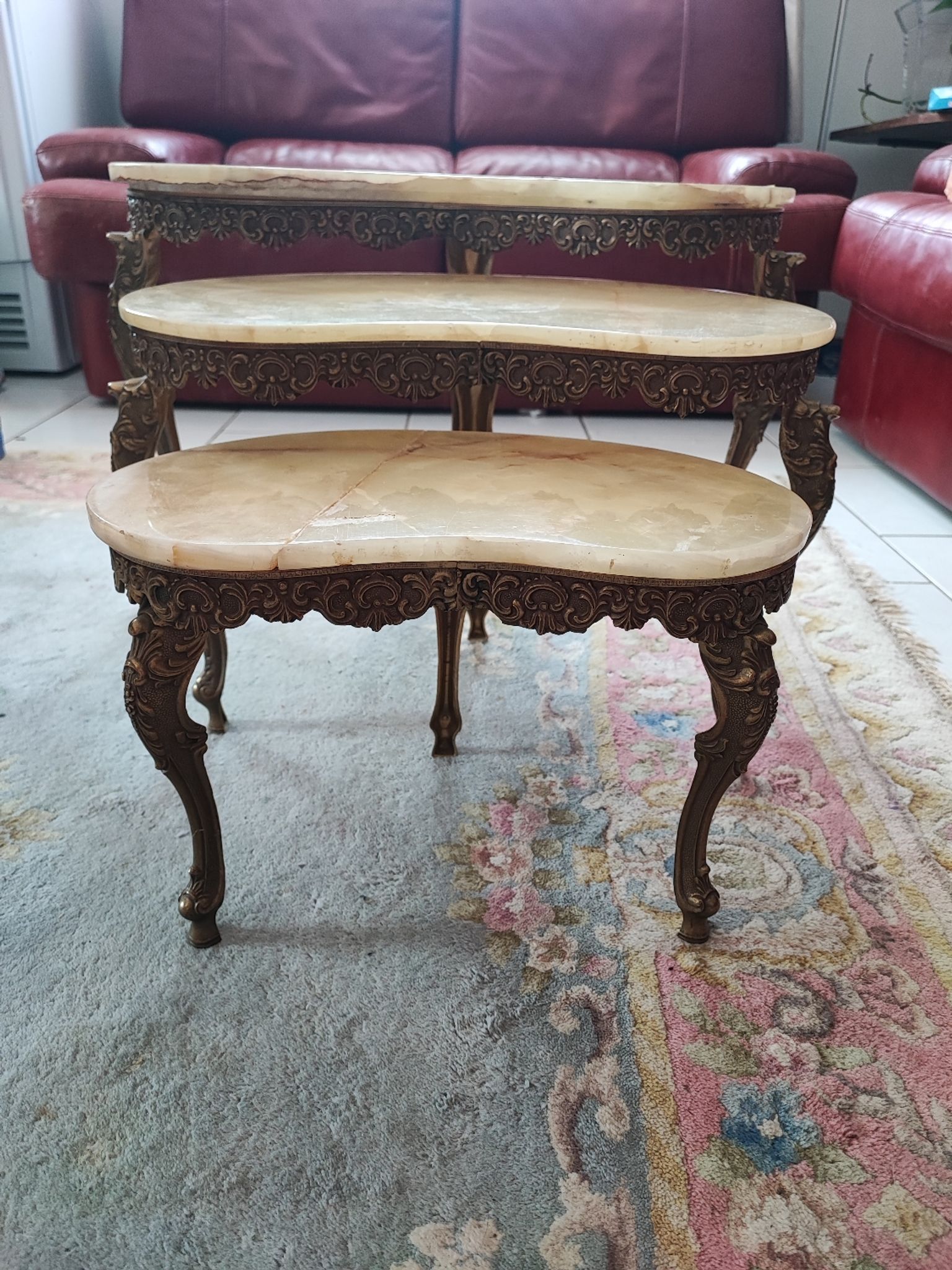 Kidney bean nesting tables