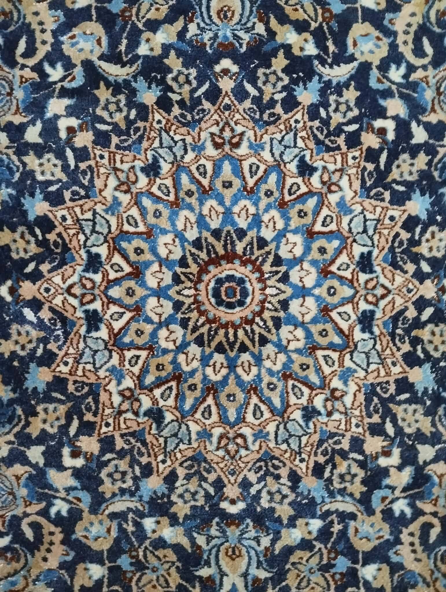 handmade Naïn Persian carpet 192x125cm