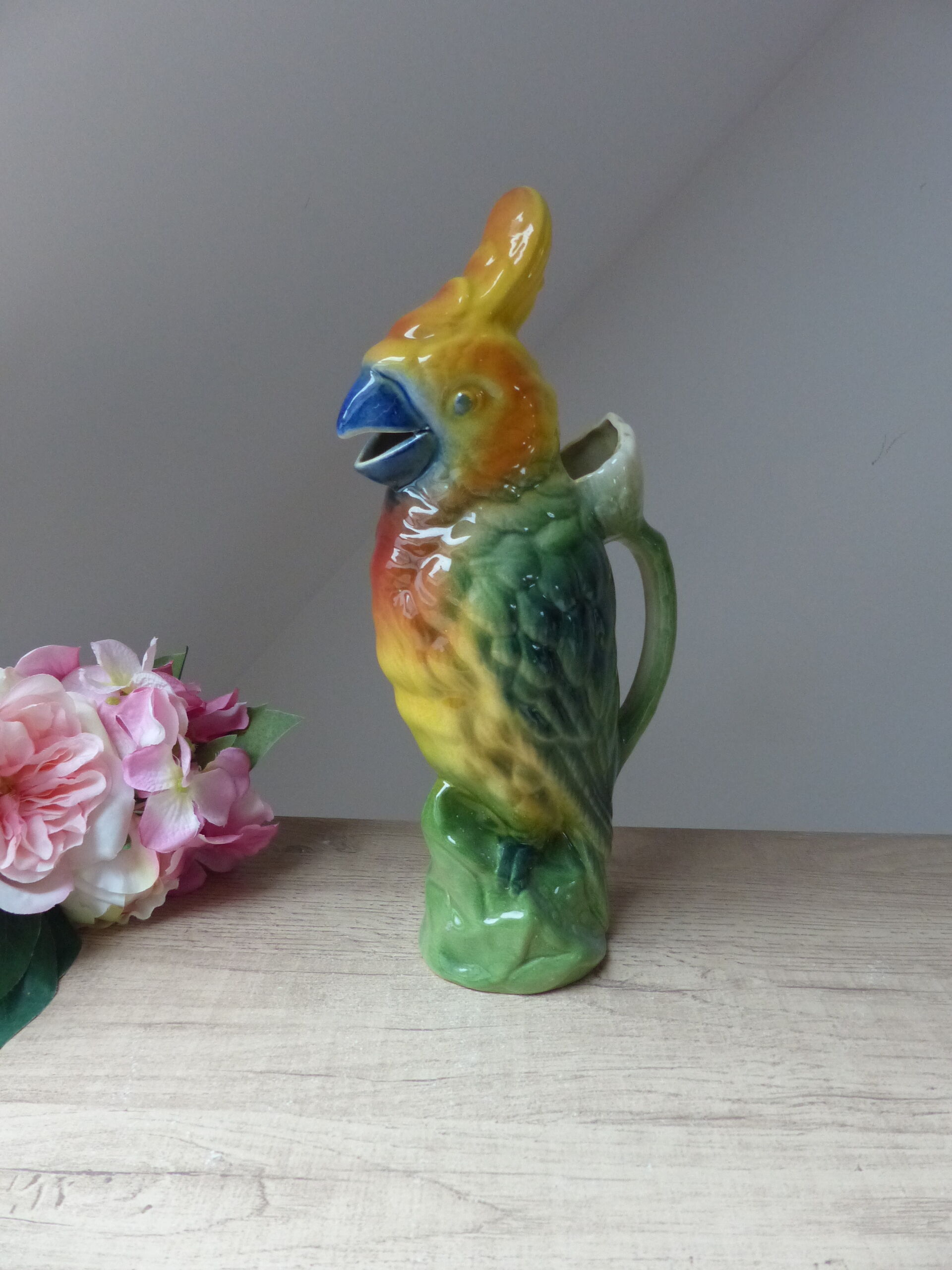 Vase Décoratif En Céramique Blanche Avec Perroquet Multicolore En Relief - Occasion Déco