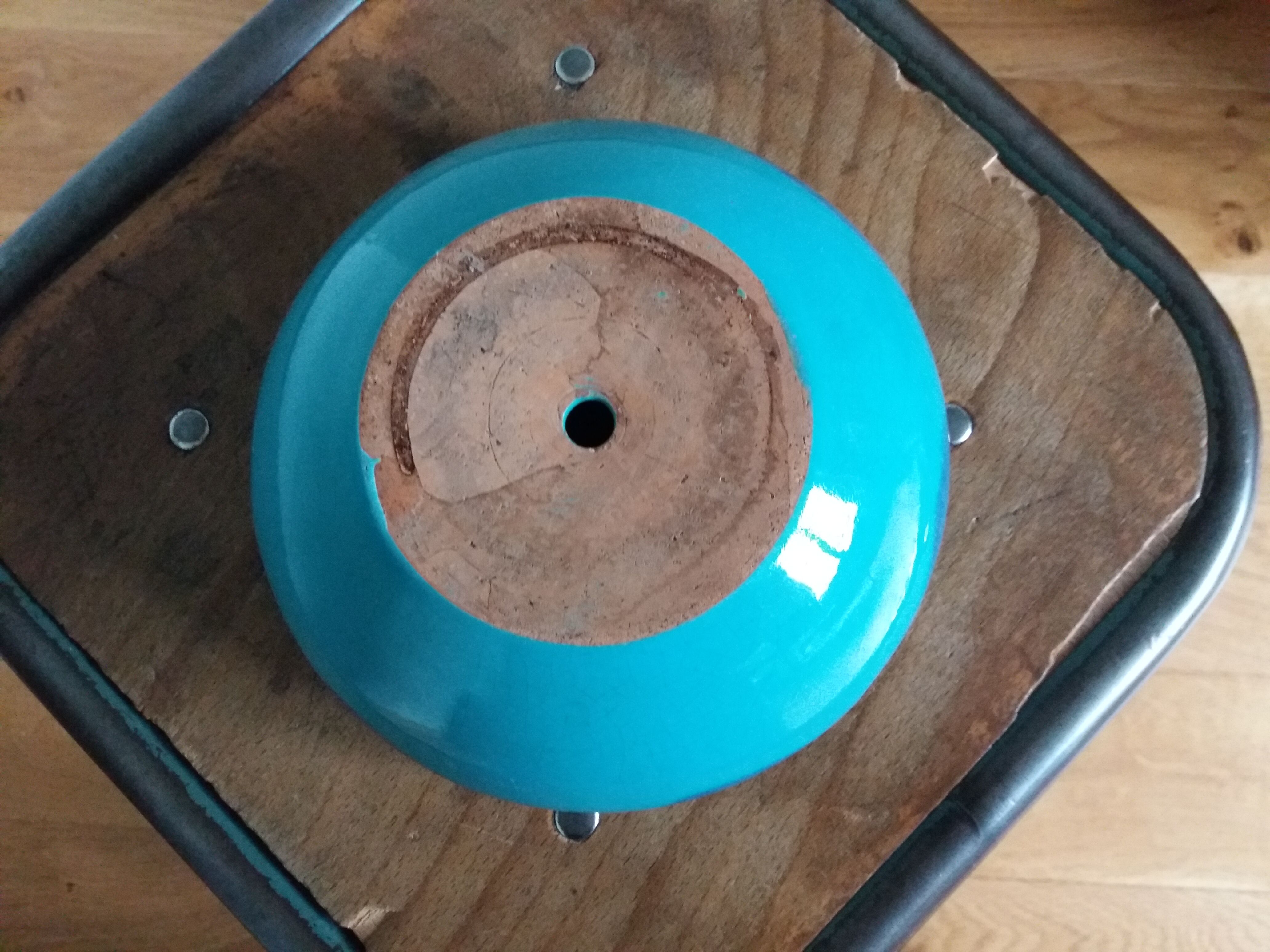 Ceramic flower pot for houseleeks or narcissus