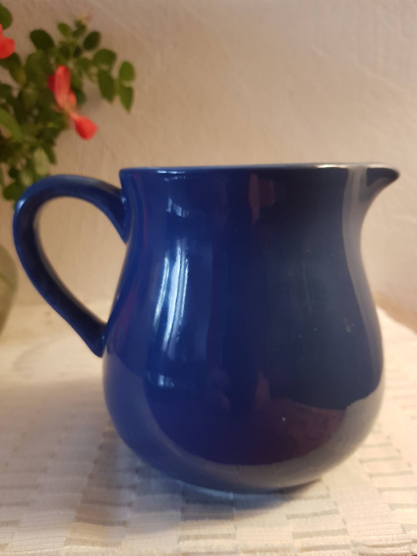 Bicoloured ceramic jug, blue and white from the brand Magu-CERA.