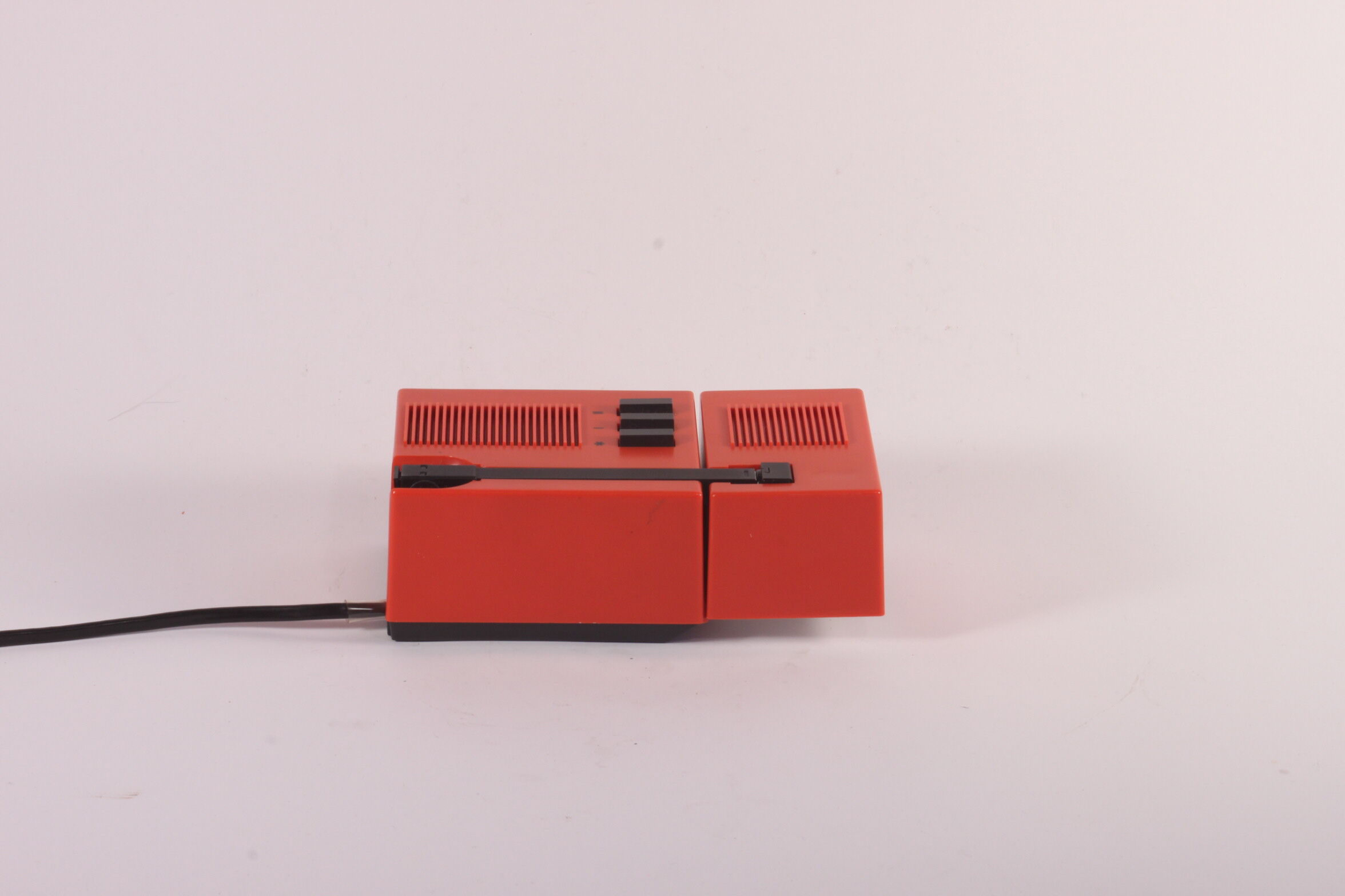 Lampe de lecture compacte rouge par Staff Leuchten, Allemagne années 1960.
