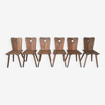 Suite de 6 chaises savoyardes en bois massif, vers 1950