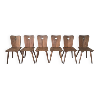 Suite de 6 chaises savoyardes en bois massif, vers 1950