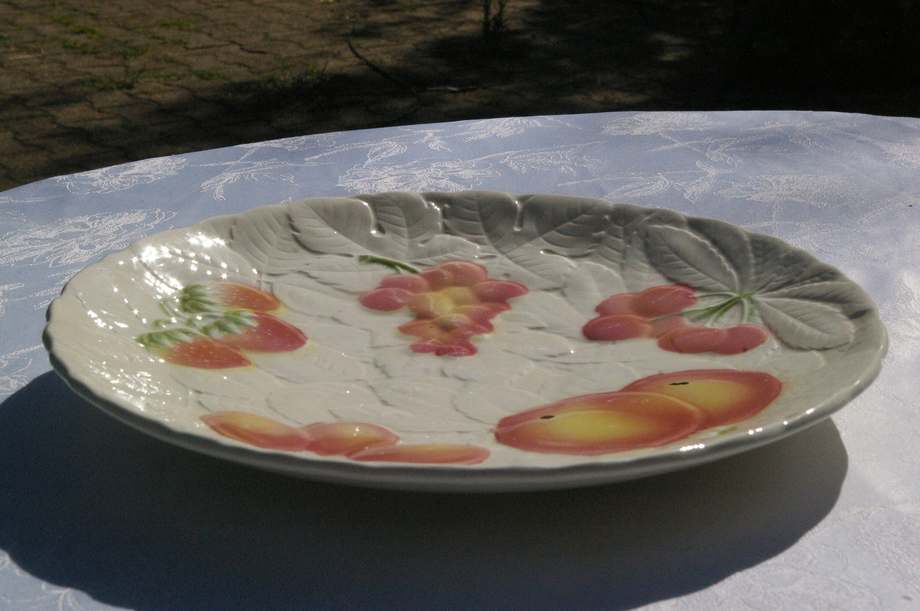 Vintage dish in Salins Slurry decorated with fruit