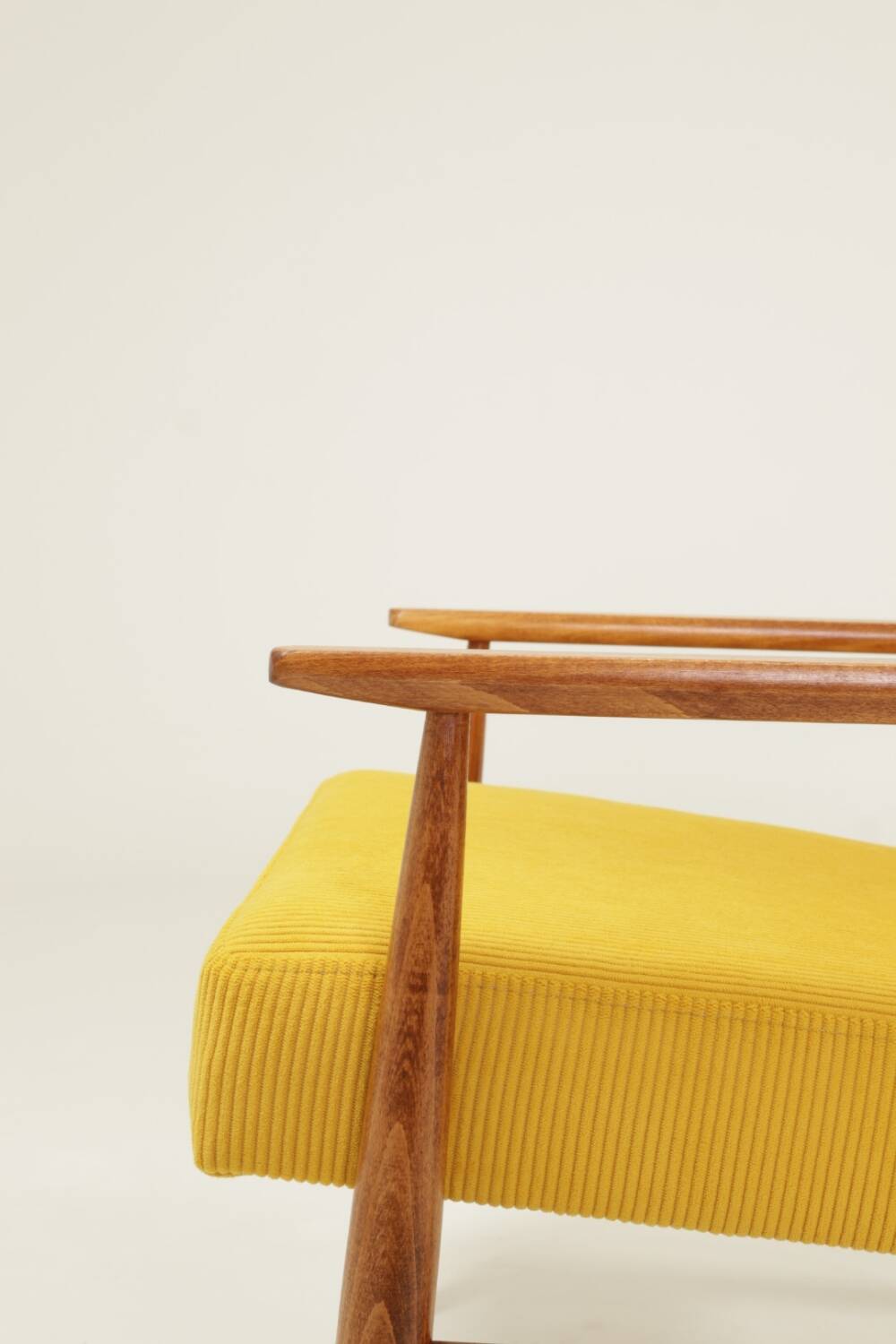 Fauteuil vintage jaune velours côtelé Scandinavian design by H.Lis