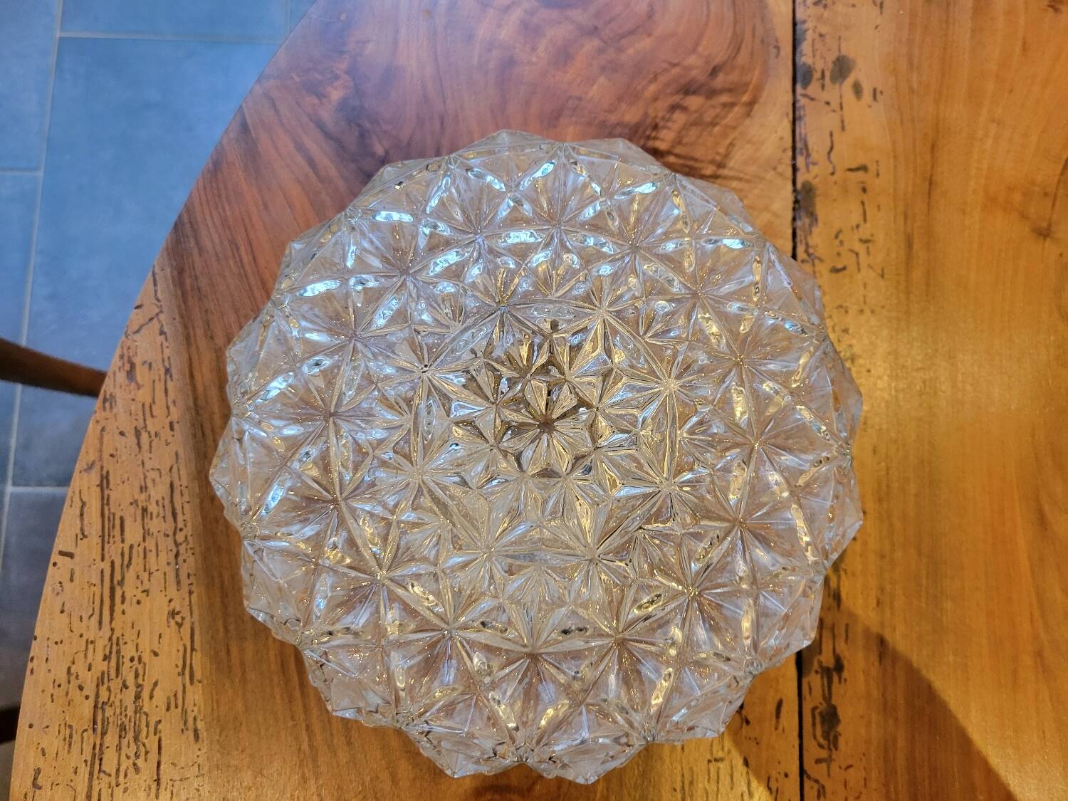 Diamond-pointed glass ceiling light