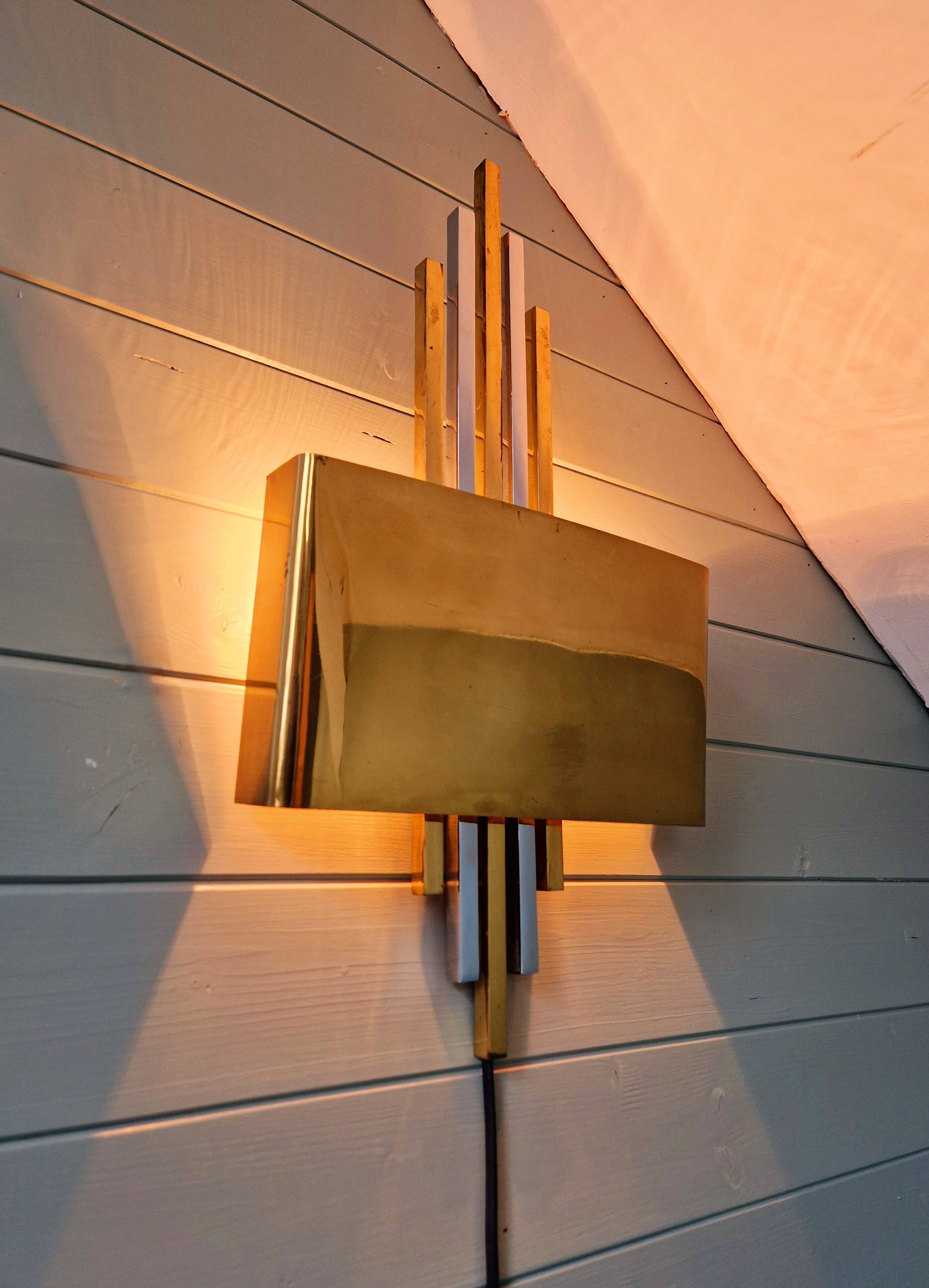 Large brass wall sconce, Hollywood Regency style, 1970s