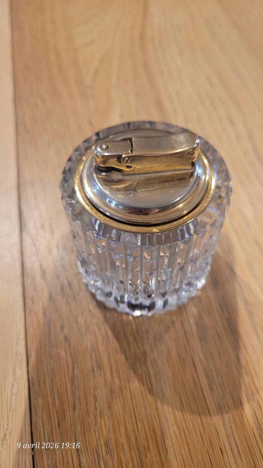 Colibri table lighter in cut glass