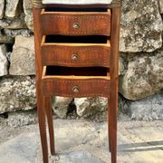 Petite table Chiffonnière en bois de placage de style Transition .