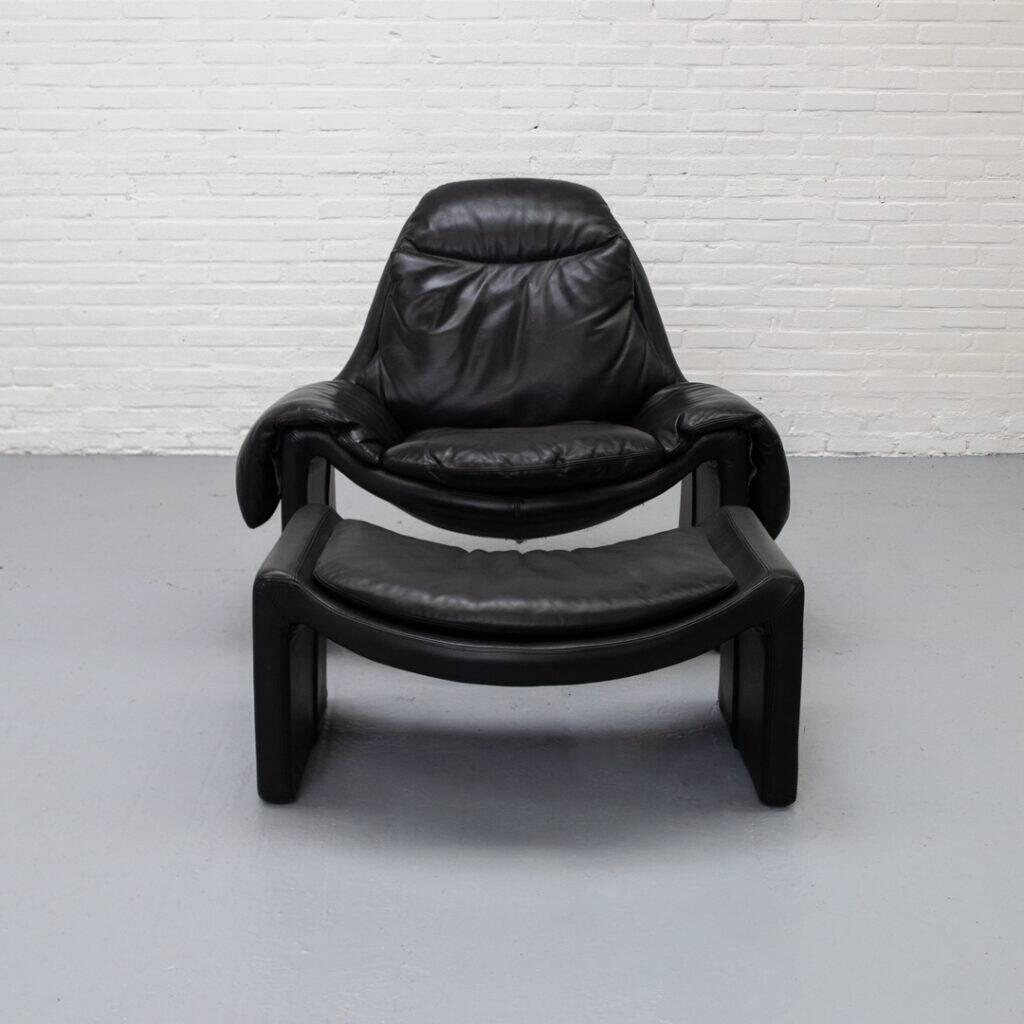 Saporiti Italia P60 armchair with ottoman
