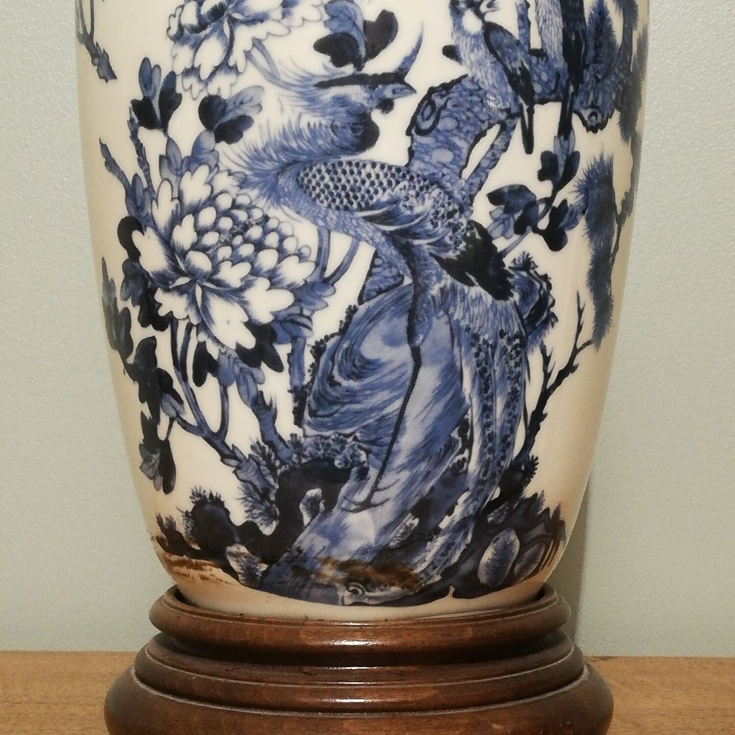 Ceramic lamp with Asian decoration with matching lampshade.
