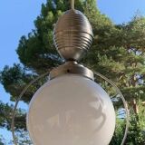 Suspension chandelier rises and falls in white opaline and counterweight