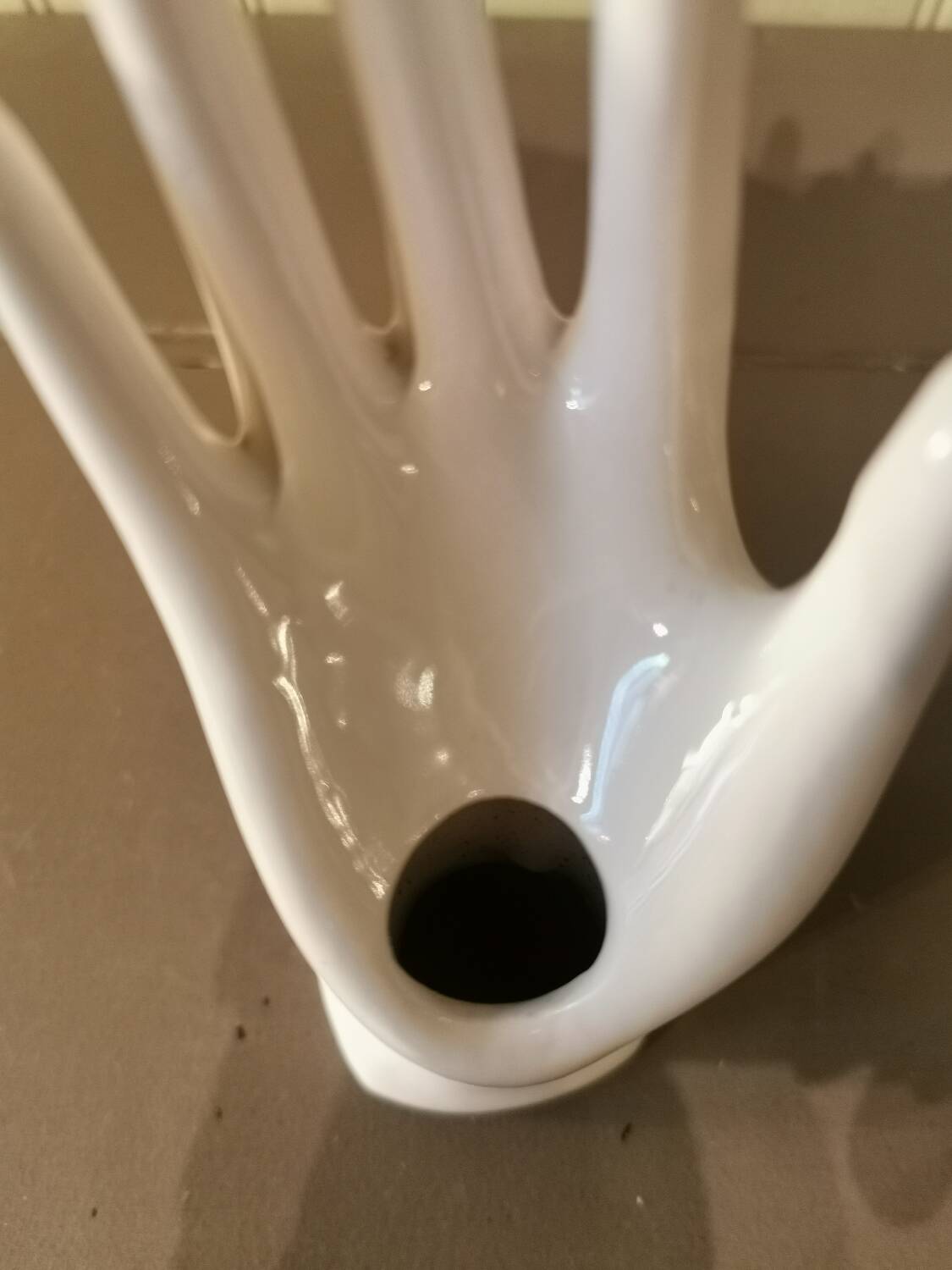 Vintage hand-shaped ring holder