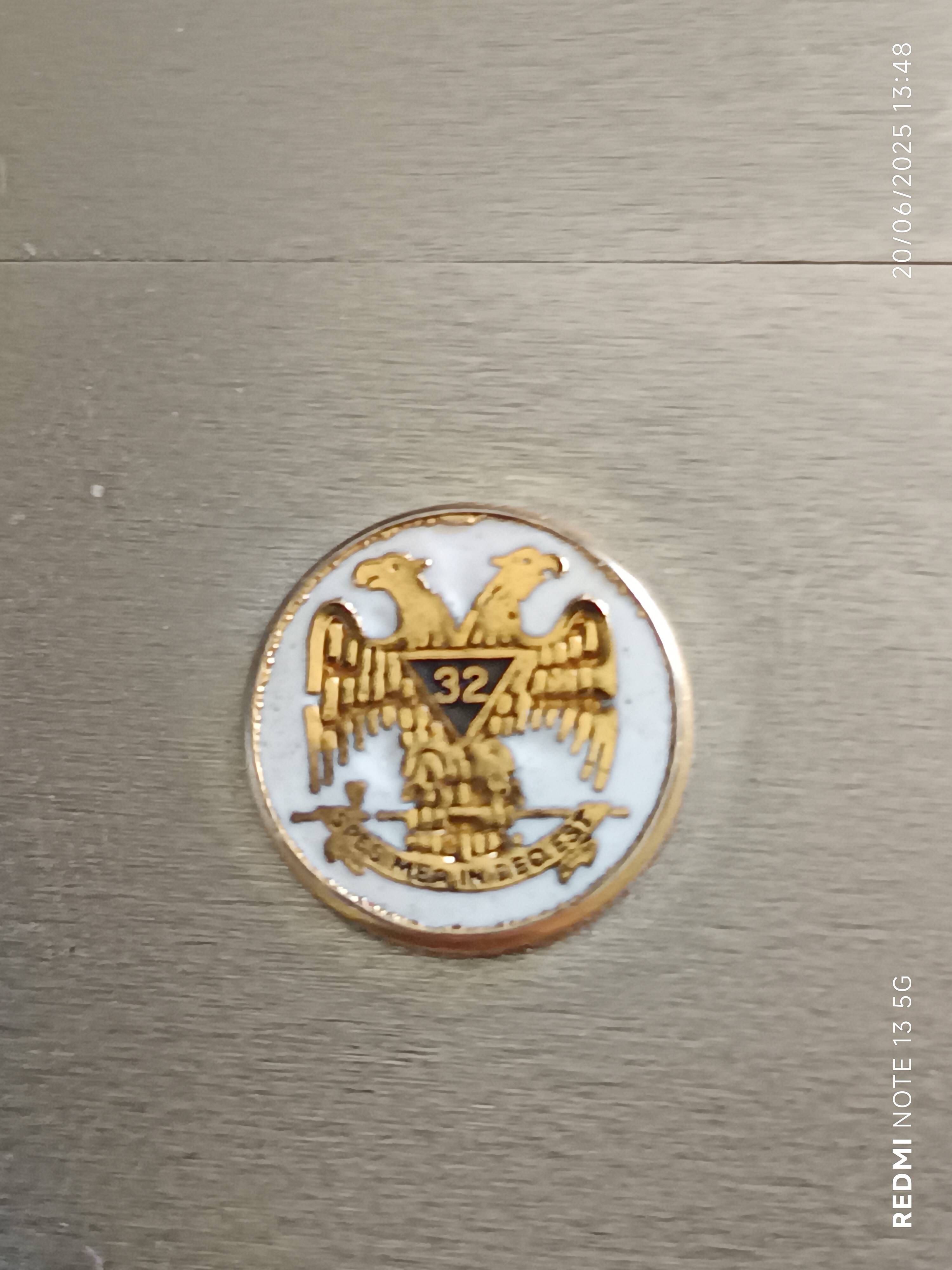 Zippo 1975 lighter with Scottish Masonic motif