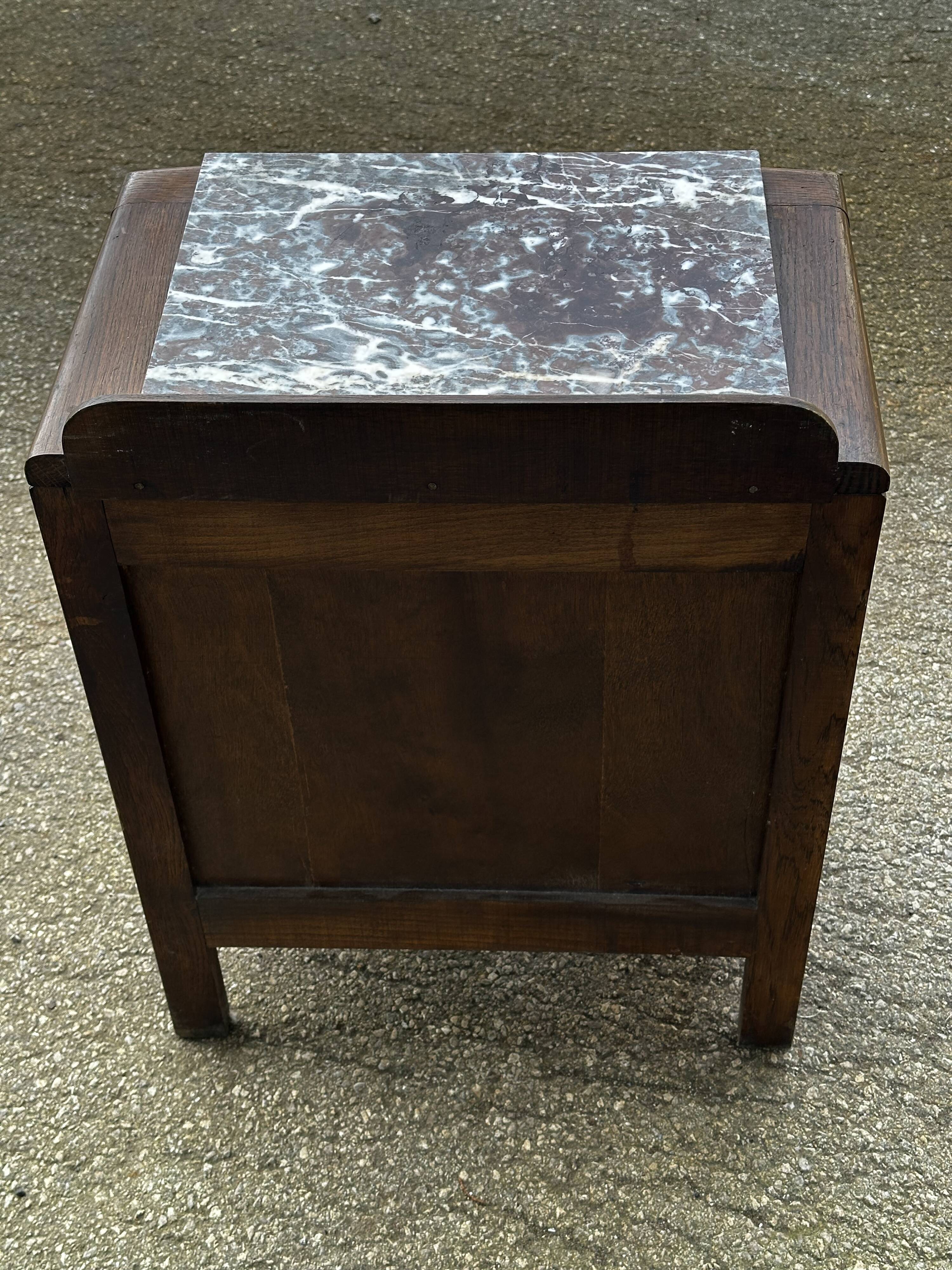 Table de chevet bois sculpté et marbre période Art-Deco