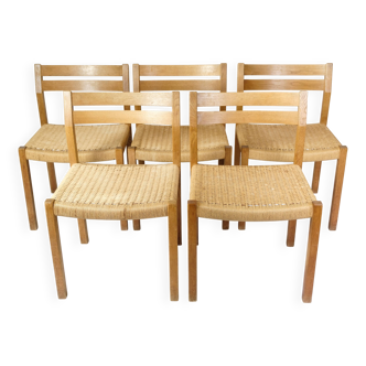 Ensemble de cinq chaises de salle à manger modèle 401 en chêne par Jørgen H. Møller
