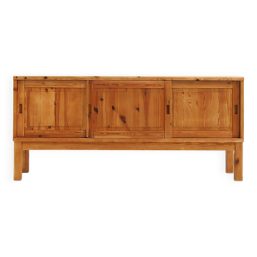 Solid Pine Sideboard with a Simple, Strong and Sturdy Look