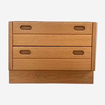 Vintage chest of drawers in solid oak