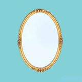 Ancien miroir mural ovale en résine dorée - 63 cm