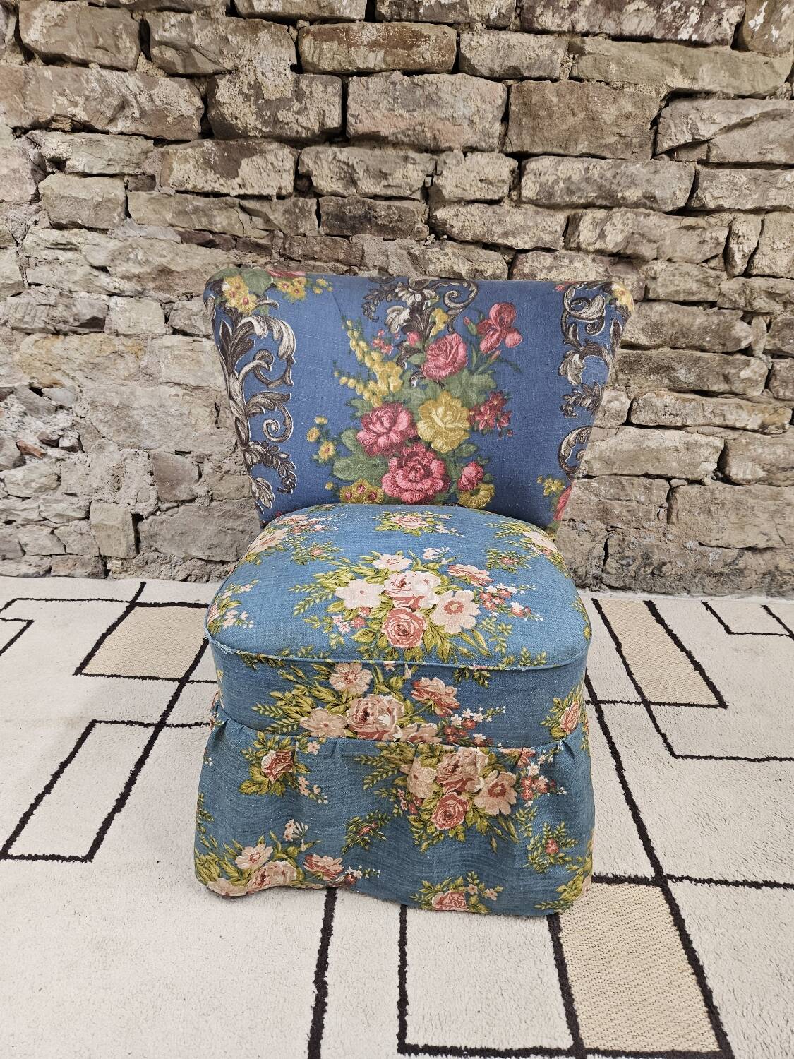 Fauteuil coktail en tissu fleuri, 1960