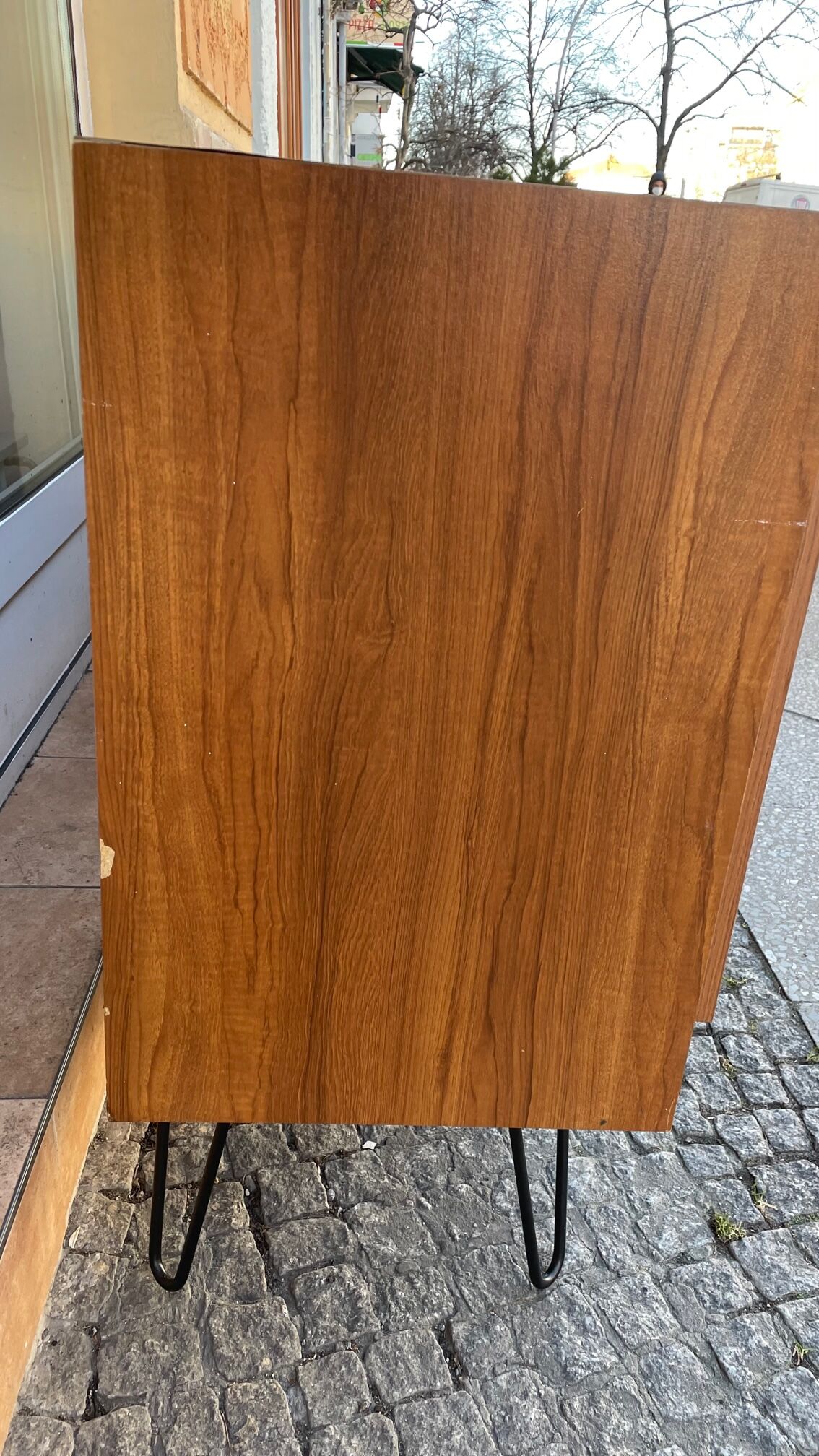 80s row with compass feet