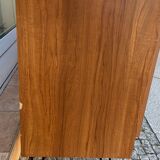 80s row with compass feet