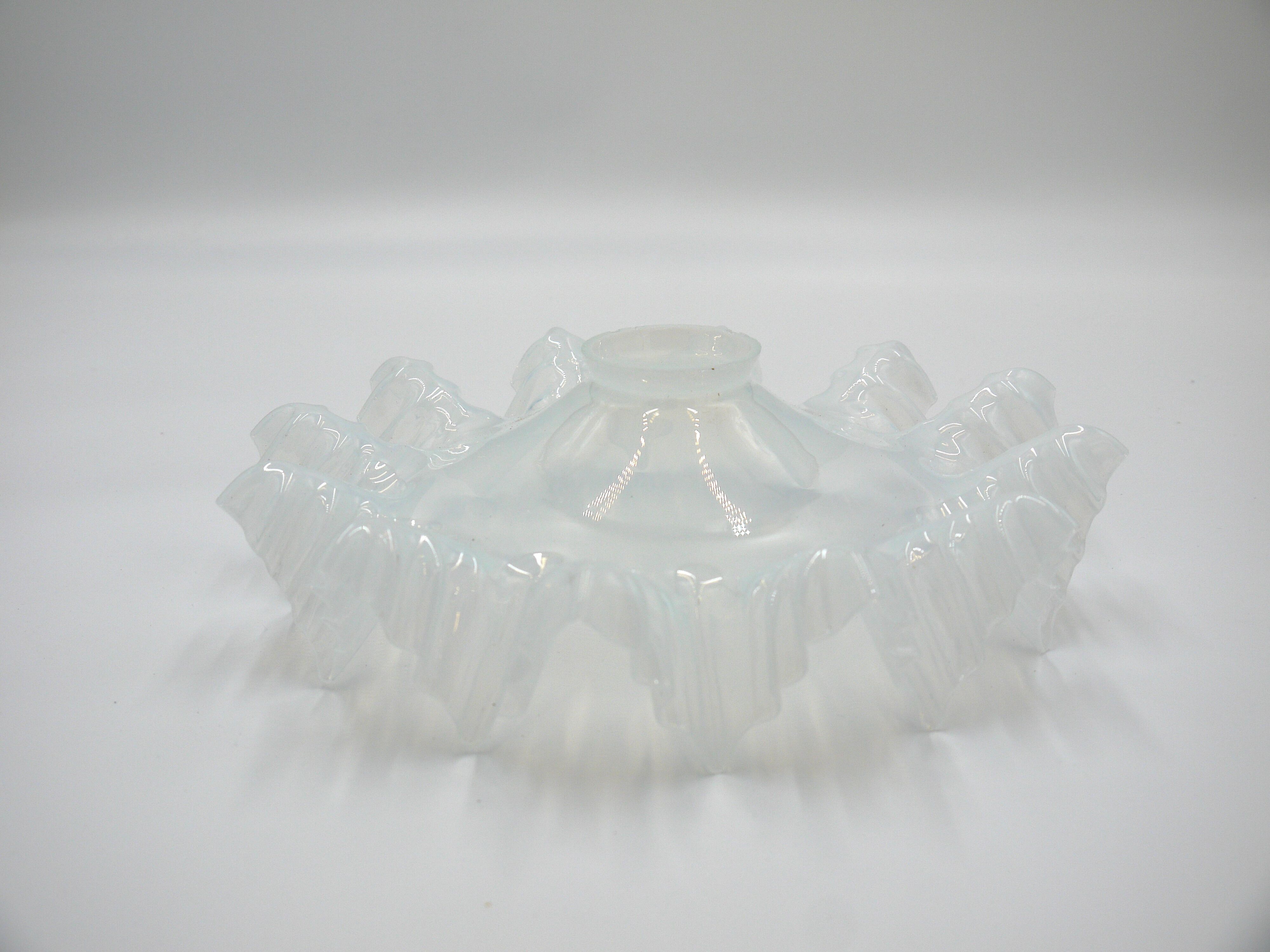 Corrugated glass suspension