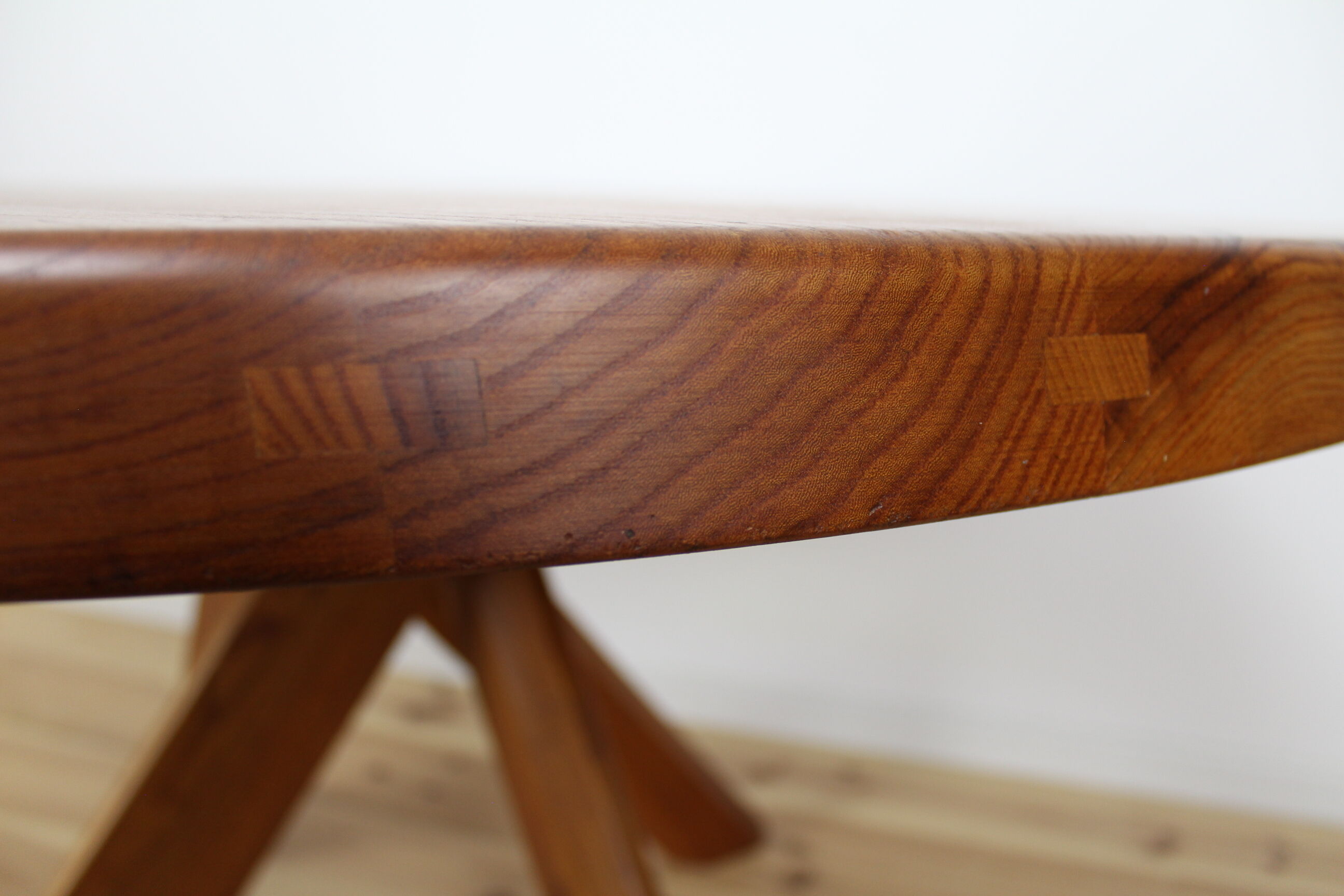 Table T21 in 128cm by Pierre Chapo, 4 feet