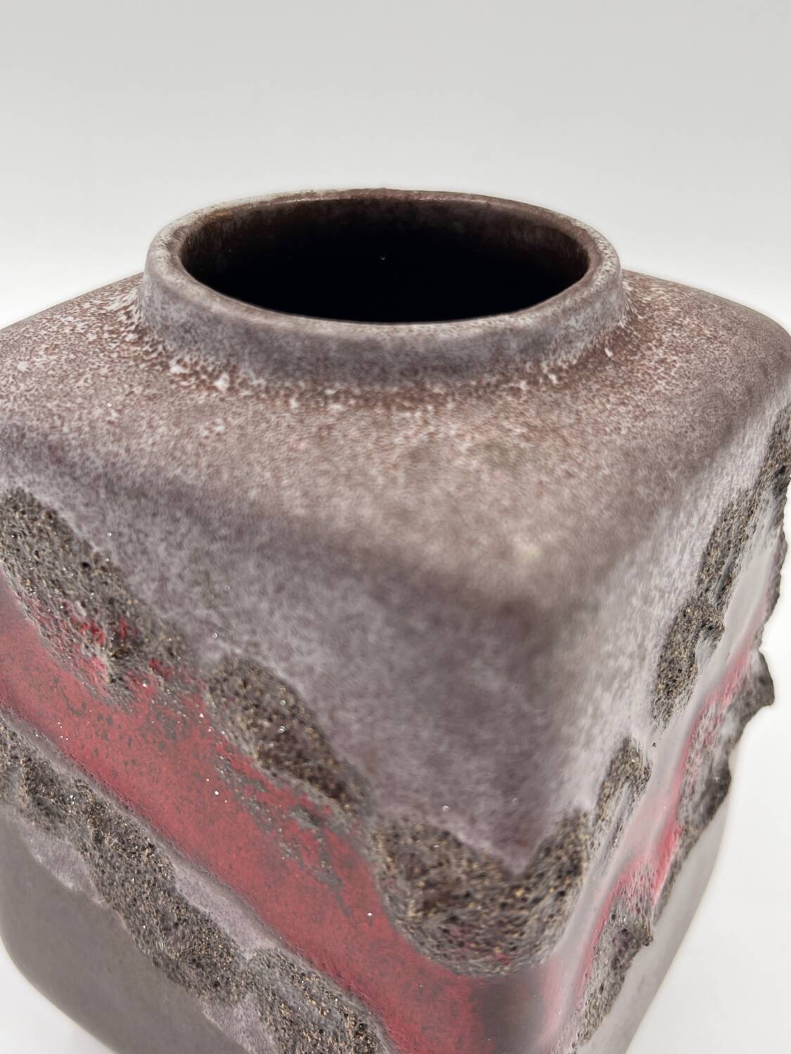 Strehla fat lava vase