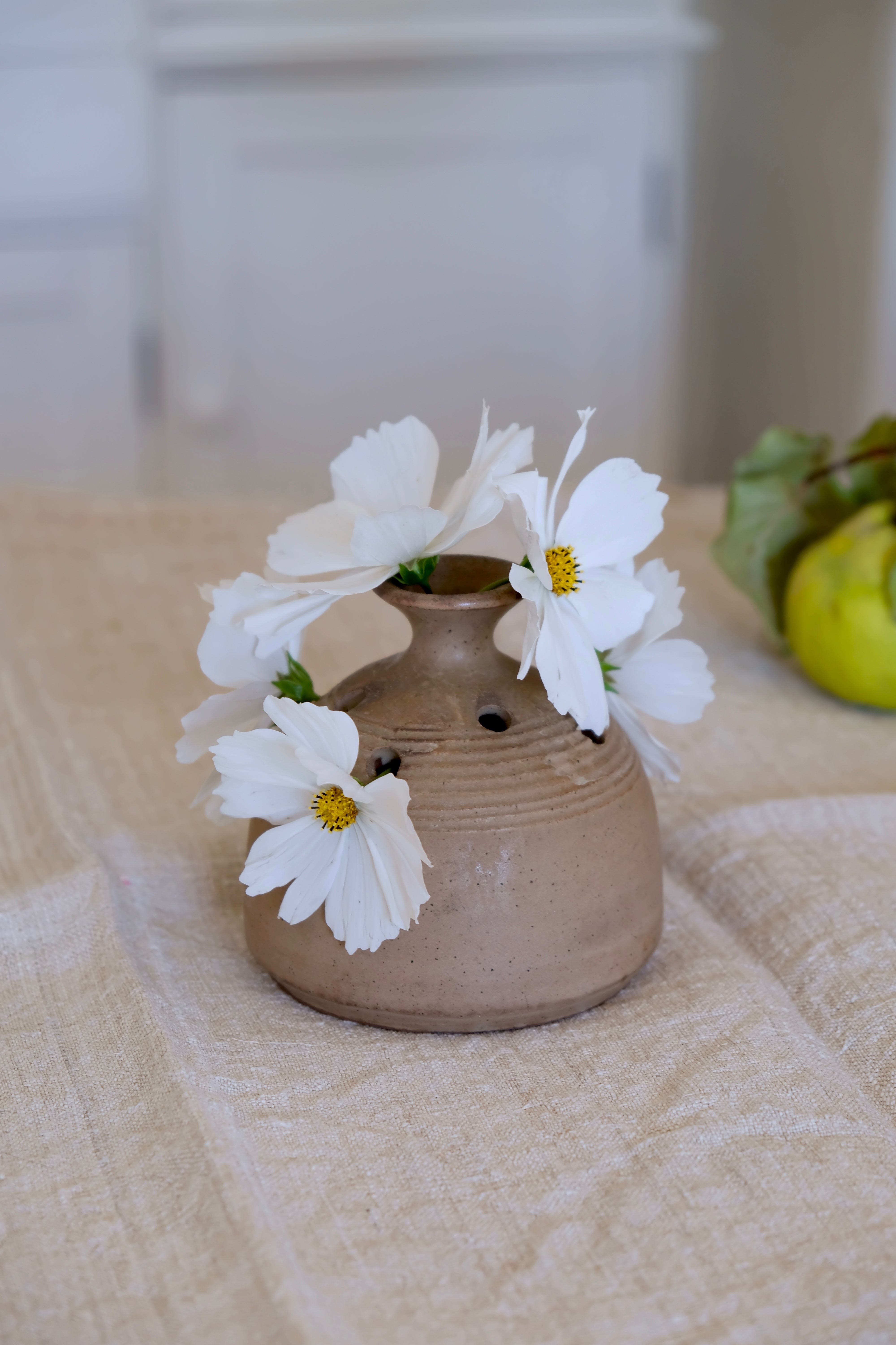 Pique vase Fleurs Vallauris in sandstone